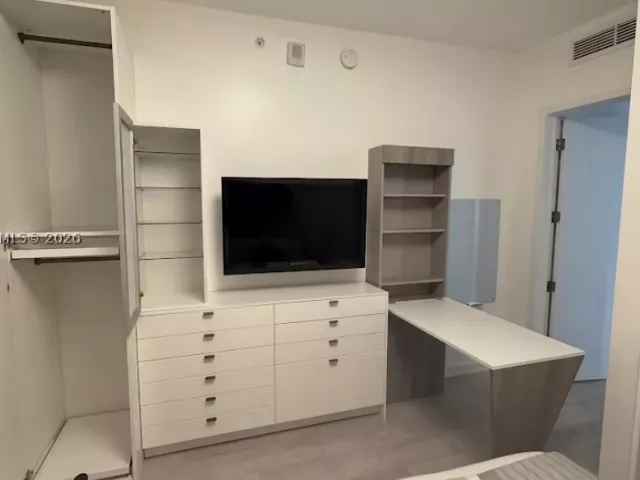 3-bedroom condo for sale in Miami - 488 NE 18th St 700 - MondialRealty
