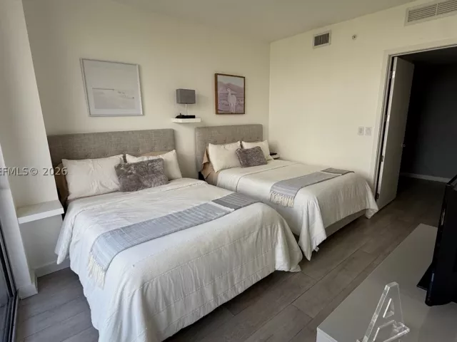 3-bedroom condo for sale in Miami - 488 NE 18th St 700 - MondialRealty