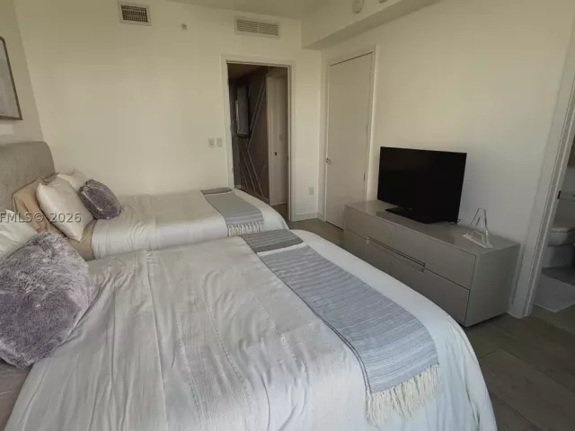 3-bedroom condo for sale in Miami - 488 NE 18th St 700 - MondialRealty