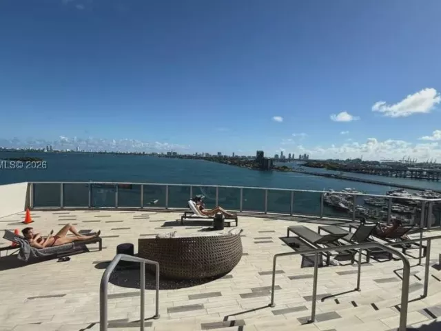 3-bedroom condo for sale in Miami - 488 NE 18th St 700 - MondialRealty