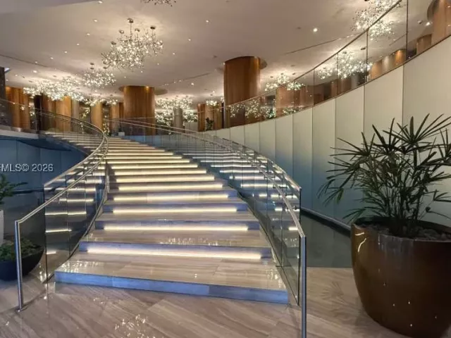 3-bedroom condo for sale in Miami - 488 NE 18th St 700 - MondialRealty