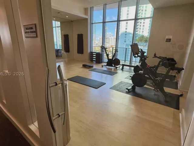 3-bedroom condo for sale in Miami - 488 NE 18th St 700 - MondialRealty