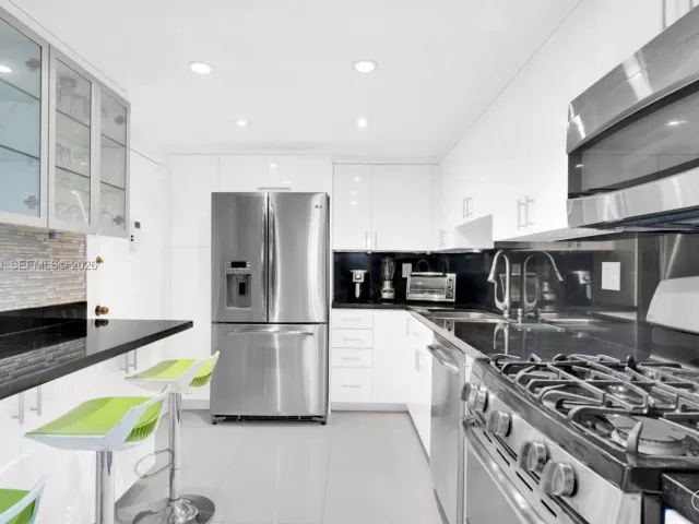 2-bedroom condo for rent in Hallandale Beach - 3140 S Ocean Dr 1211 - MondialRealty