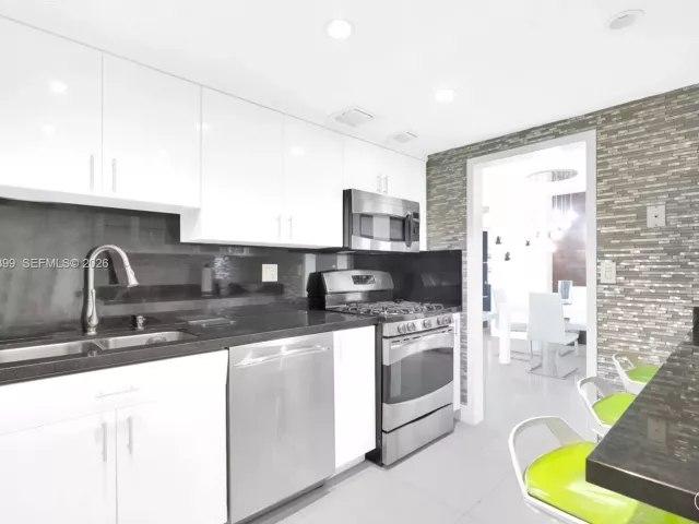 2-bedroom condo for rent in Hallandale Beach - 3140 S Ocean Dr 1211 - MondialRealty