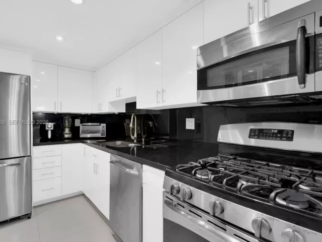 2-bedroom condo for rent in Hallandale Beach - 3140 S Ocean Dr 1211 - MondialRealty