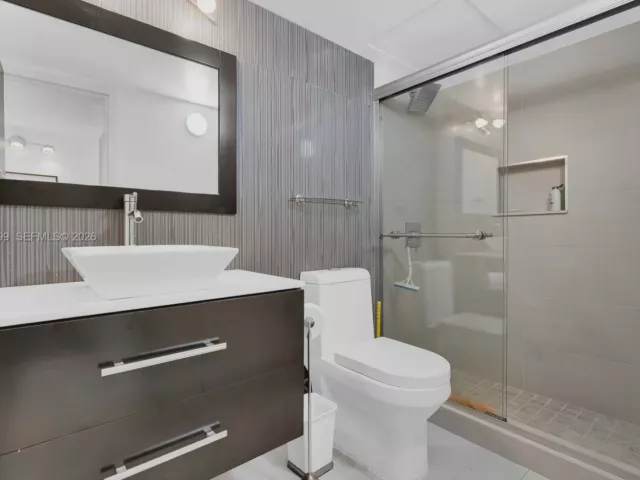 2-bedroom condo for rent in Hallandale Beach - 3140 S Ocean Dr 1211 - MondialRealty