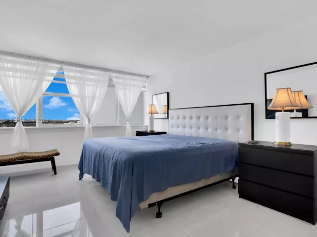 2-bedroom condo for rent in Hallandale Beach - 3140 S Ocean Dr 1211 - MondialRealty