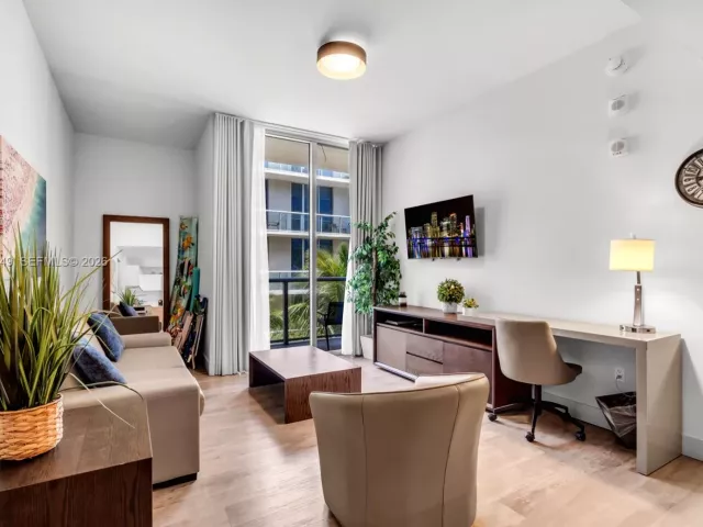 2-bedroom condo for sale in Hollywood - 777 N Ocean Dr S410 - MondialRealty