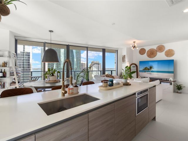 Apartment for sale  Unit #2001 - photo 7451633