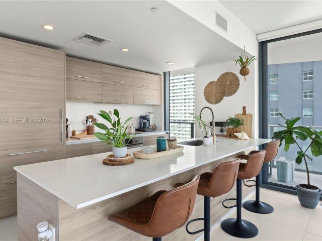 Apartment for sale  Unit #2001 - photo 7451636