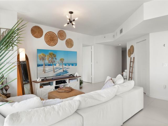 Apartment for sale  Unit #2001 - photo 7451637