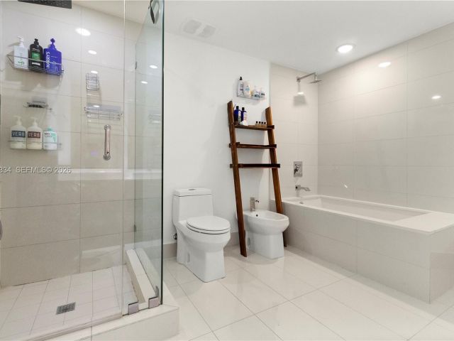 Apartment for sale  Unit #2001 - photo 7451649