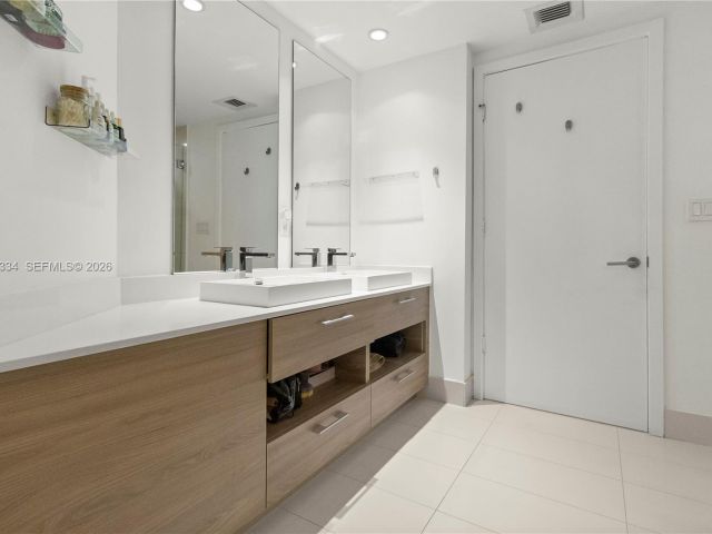 Apartment for sale  Unit #2001 - photo 7451650