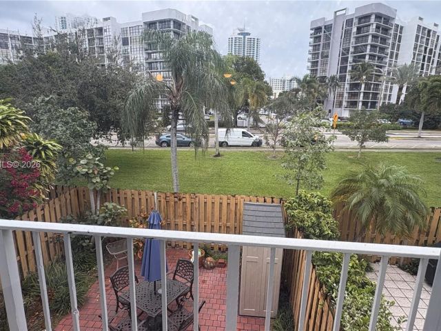 Home for rent at 808 NE 27th Ave 808 - photo 7068130