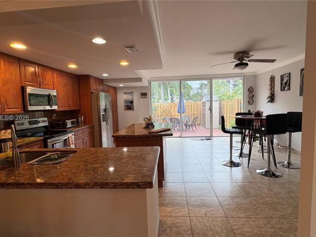 Home for rent at 808 NE 27th Ave 808 - photo 7068138