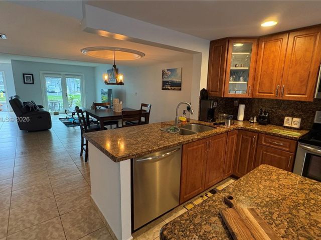 Home for rent at 808 NE 27th Ave 808 - photo 7068139