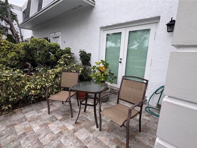 Home for rent at 808 NE 27th Ave 808 - photo 7068140