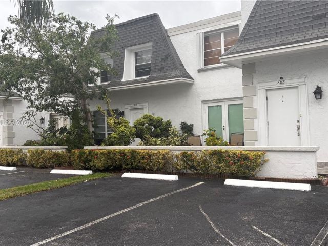 Home for rent at 808 NE 27th Ave 808 - photo 7068144