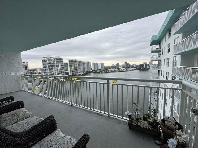 Apartment for sale  Unit #2201 - photo 7433548