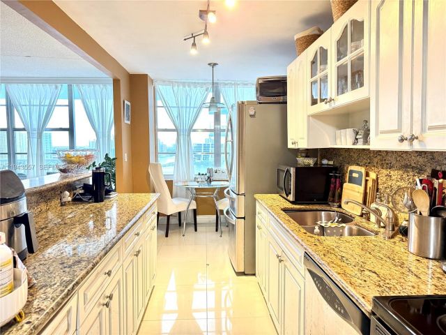 Apartment for sale  Unit #2201 - photo 7433549