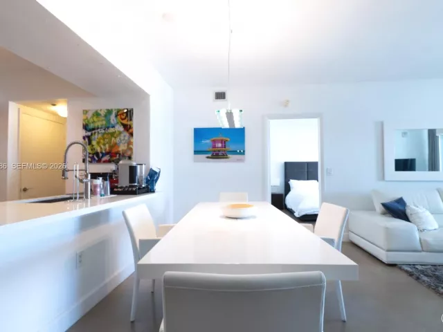 2-bedroom condo for sale in Miami Beach - 400 Alton Rd 1709 - MondialRealty