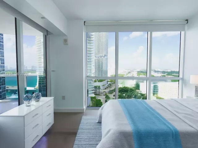 2-bedroom condo for sale in Miami Beach - 400 Alton Rd 1709 - MondialRealty