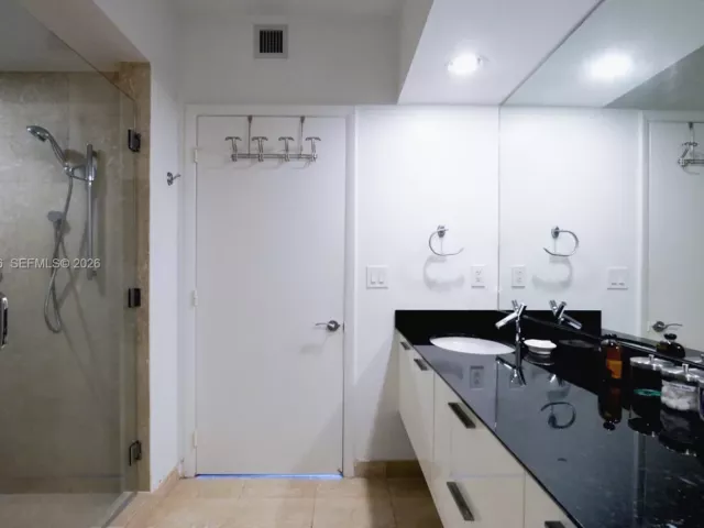 2-bedroom condo for sale in Miami Beach - 400 Alton Rd 1709 - MondialRealty