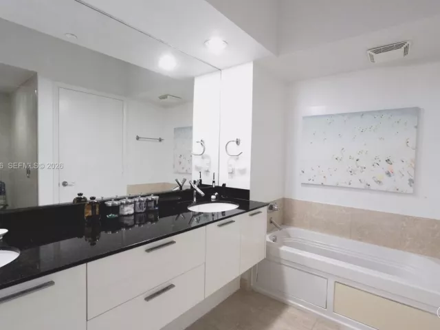 2-bedroom condo for sale in Miami Beach - 400 Alton Rd 1709 - MondialRealty