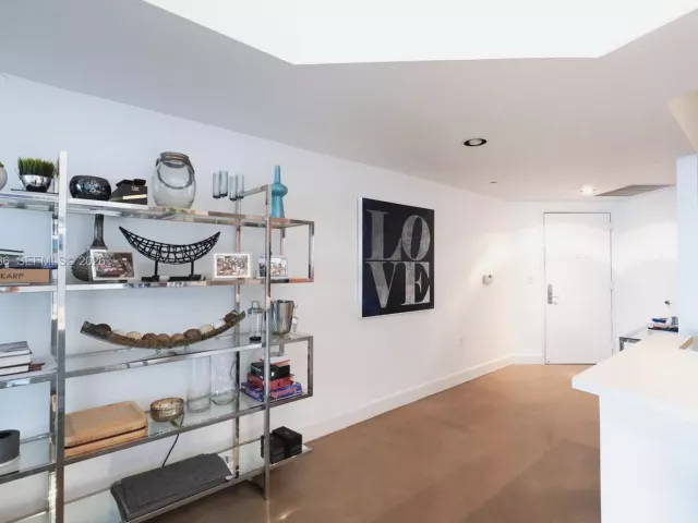 2-bedroom condo for sale in Miami Beach - 400 Alton Rd 1709 - MondialRealty
