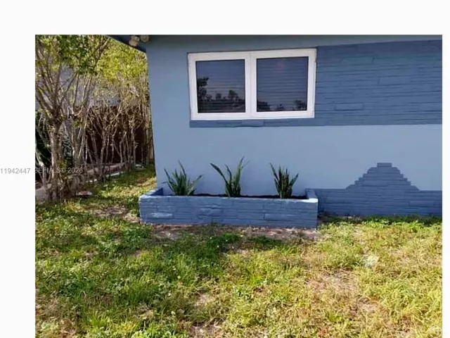 3-bedroom home for sale in Wilton Manors - 2917 NW 9th Ave - MondialRealty
