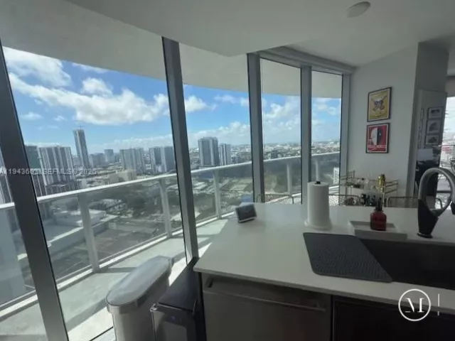 2-bedroom condo for sale in Miami - 488 NE 18th St 3300 - MondialRealty