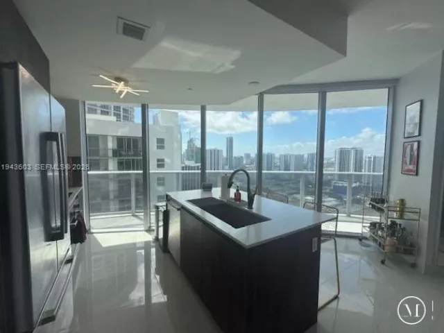 2-bedroom condo for sale in Miami - 488 NE 18th St 3300 - MondialRealty