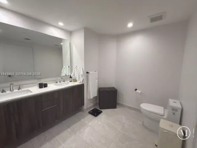 2-bedroom condo for sale in Miami - 488 NE 18th St 3300 - MondialRealty
