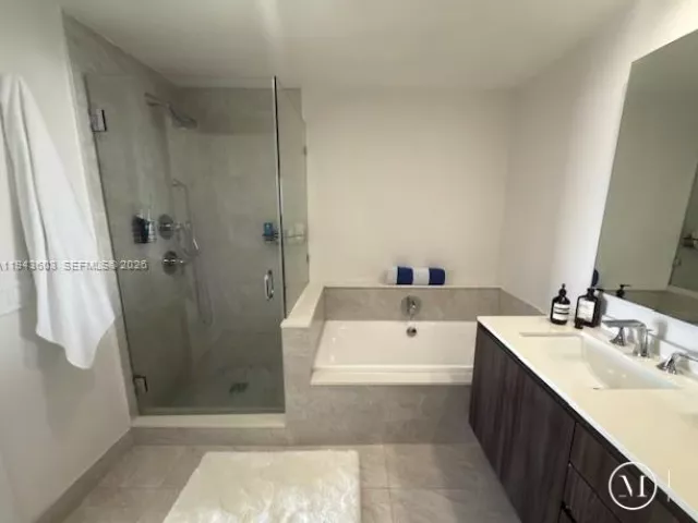 2-bedroom condo for sale in Miami - 488 NE 18th St 3300 - MondialRealty