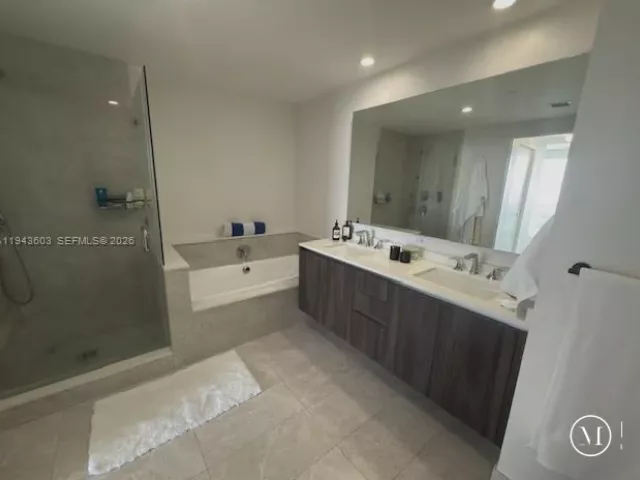 2-bedroom condo for sale in Miami - 488 NE 18th St 3300 - MondialRealty