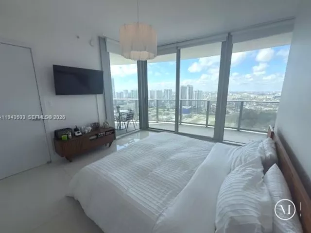 2-bedroom condo for sale in Miami - 488 NE 18th St 3300 - MondialRealty