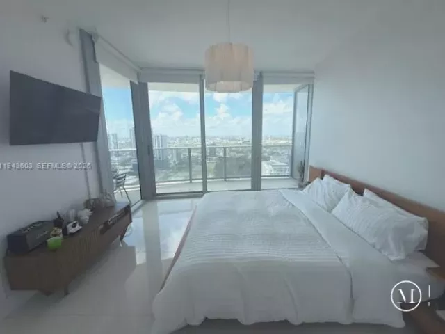 2-bedroom condo for sale in Miami - 488 NE 18th St 3300 - MondialRealty