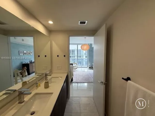2-bedroom condo for sale in Miami - 488 NE 18th St 3300 - MondialRealty