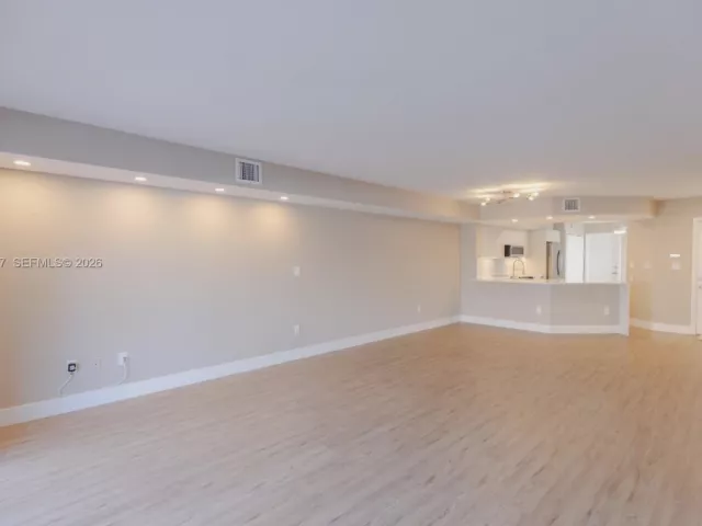 3-bedroom home for sale in Aventura - 3525 Magellan Cir 626 - MondialRealty