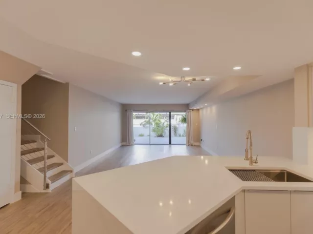 3-bedroom home for sale in Aventura - 3525 Magellan Cir 626 - MondialRealty