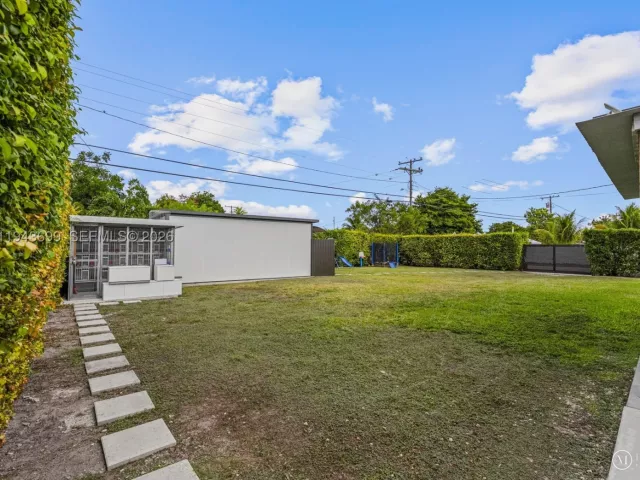 3-bedroom home for sale in Miami - 11401 SW 56th St - MondialRealty