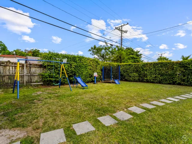 3-bedroom home for sale in Miami - 11401 SW 56th St - MondialRealty