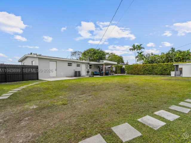 3-bedroom home for sale in Miami - 11401 SW 56th St - MondialRealty