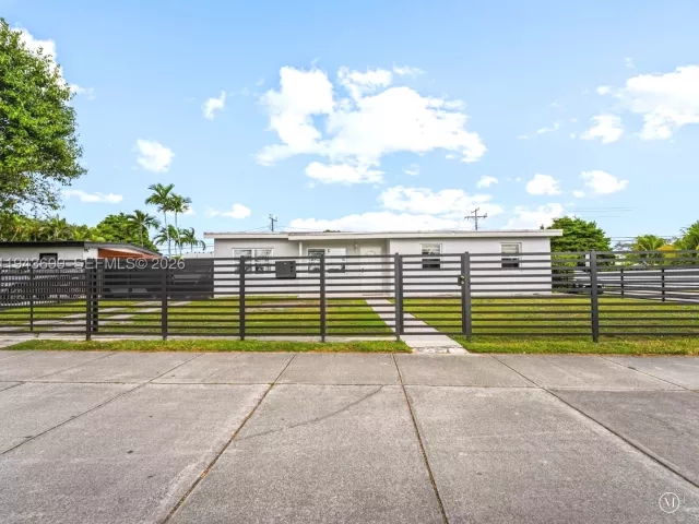 3-bedroom home for sale in Miami - 11401 SW 56th St - MondialRealty