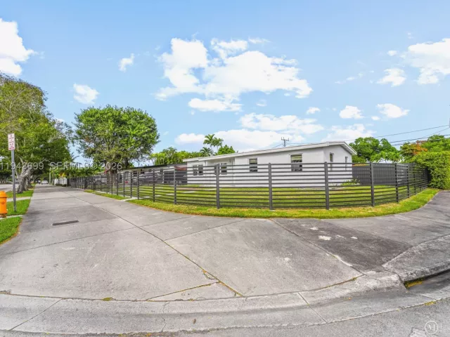 3-bedroom home for sale in Miami - 11401 SW 56th St - MondialRealty