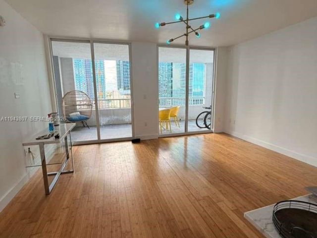 1-bedroom condo for sale in Miami - 170 SE 14th St 1807 - MondialRealty