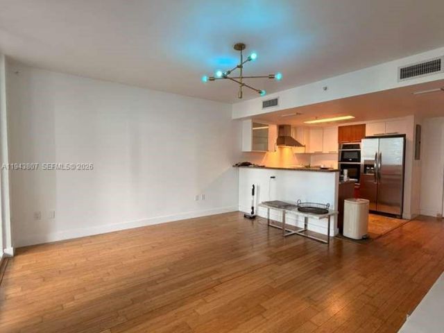 1-bedroom condo for sale in Miami - 170 SE 14th St 1807 - MondialRealty