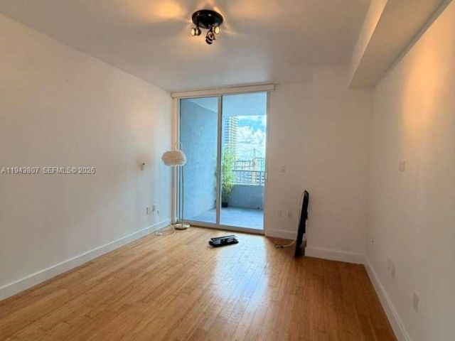 1-bedroom condo for sale in Miami - 170 SE 14th St 1807 - MondialRealty