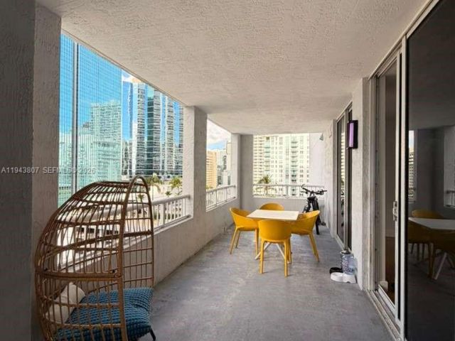 1-bedroom condo for sale in Miami - 170 SE 14th St 1807 - MondialRealty