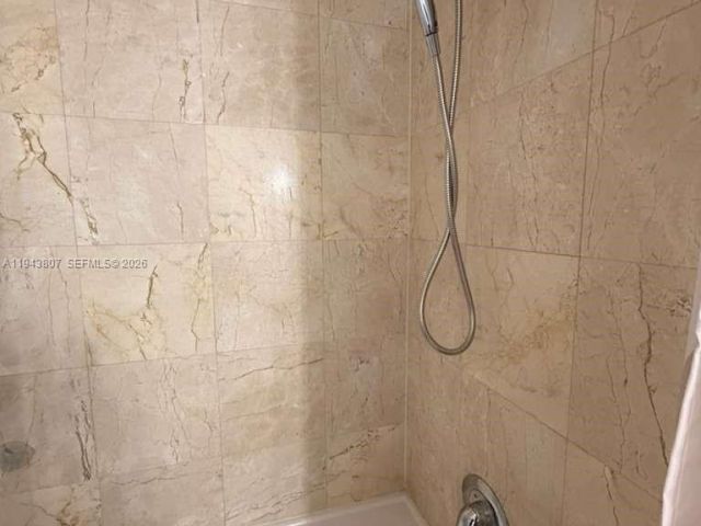 1-bedroom condo for sale in Miami - 170 SE 14th St 1807 - MondialRealty